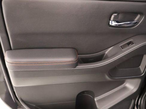 Used 2023 Nissan Frontier PRO-4X w/ Pro-4X Premium Package image 18