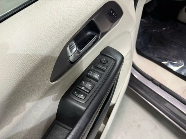 Used 2022 Chrysler Pacifica Touring-L FWD image 12