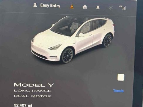 Used 2023 Tesla Model Y Long Range image 17