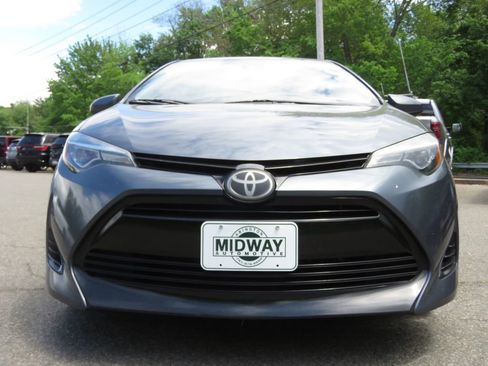 Used 2018 Toyota Corolla LE FWD image 2