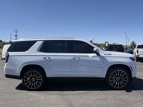 Used 2026 Chevrolet Tahoe High Country AWD/4WD image 7