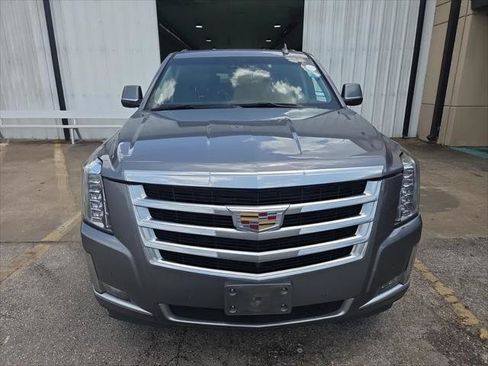 Used 2019 Cadillac Escalade ESV Luxury RWD image 9