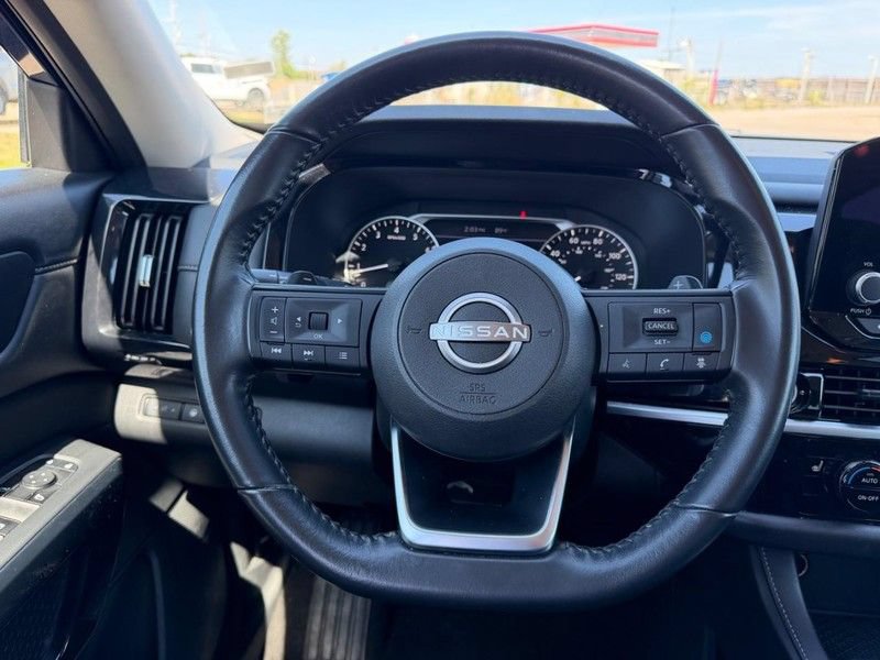 Used 2024 Nissan Pathfinder SV FWD image 10