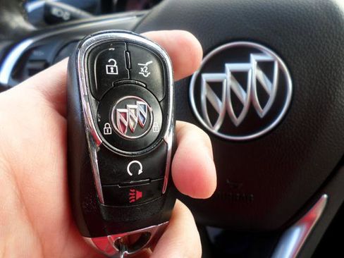 Used 2020 Buick Envision Essence image 12