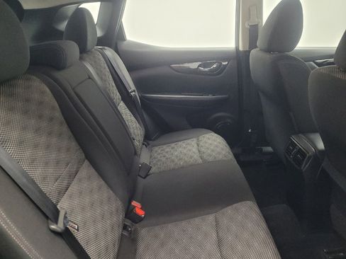 Used 2017 Nissan Rogue Sport SV w/ SV Premium Package image 19