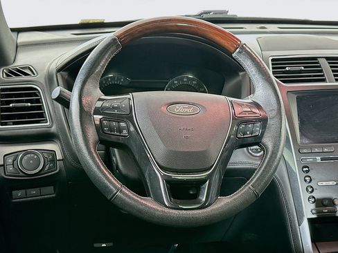 Used 2018 Ford Explorer Platinum AWD/4WD image 18