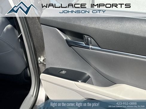 Used 2020 Toyota Camry SE FWD image 37