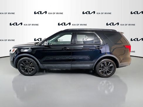 Used 2018 Ford Explorer XLT image 4