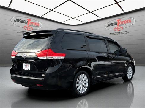 Used 2012 Toyota Sienna LE image 4