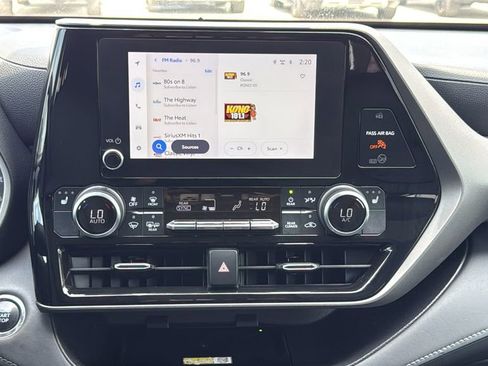 Used 2023 Toyota Highlander XLE FWD image 18