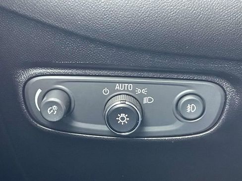 Certified 2018 Chevrolet Equinox Premier image 25