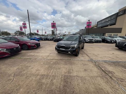 Used 2025 Kia Seltos S image 16