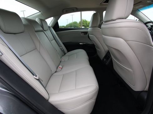 Used 2018 Toyota Avalon Limited w/ All Weather Liner Package FWD image 9