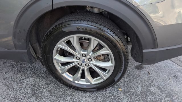 Used 2023 Ford Explorer Limited w/ Equipment Group 301A AWD/4WD image 10