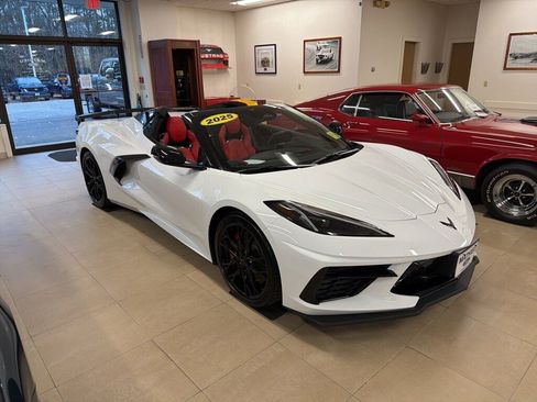 Used 2025 Chevrolet Corvette Stingray Premium Conv w/ Z51 Performance Package image 3