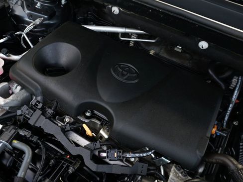 Used 2023 Toyota RAV4 SE image 12