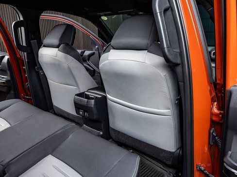 Used 2025 Toyota Tacoma TRD Off-Road image 32