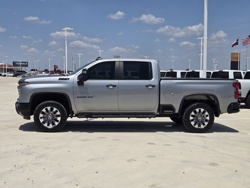 Used 2024 Chevrolet Silverado 2500 Custom w/ Custom Value Package AWD/4WD image 4