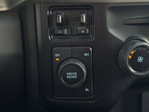 Used 2024 Ford F350 XLT image 77