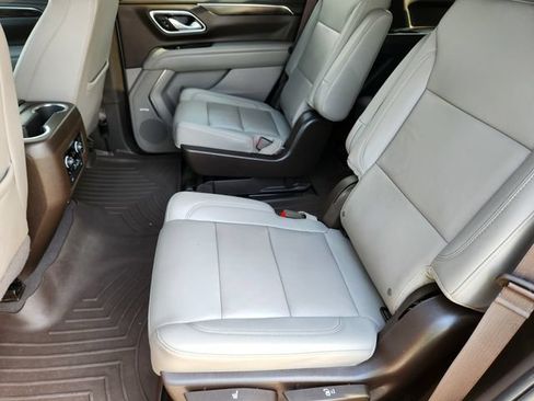 Used 2022 Chevrolet Tahoe Z71 w/ Luxury Package AWD/4WD image 32