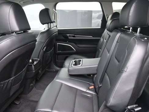 Used 2024 Kia Telluride LX AWD/4WD image 21