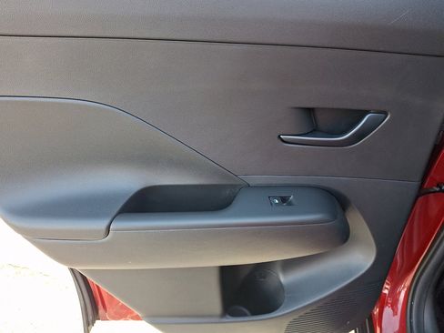 Used 2025 Hyundai Kona SEL image 18