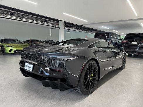Used 2023 McLaren Artura RWD image 5