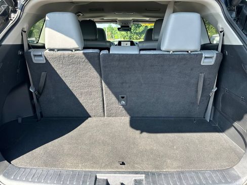 Used 2024 Toyota Highlander XLE FWD image 34