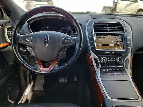 Used 2018 Lincoln MKX Reserve image 17