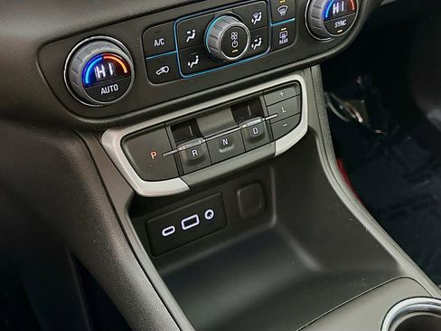 Used 2023 GMC Terrain SLE w/ Driver Convenience Package image 21