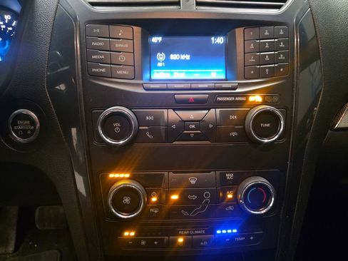 Used 2018 Ford Explorer XLT AWD/4WD image 11