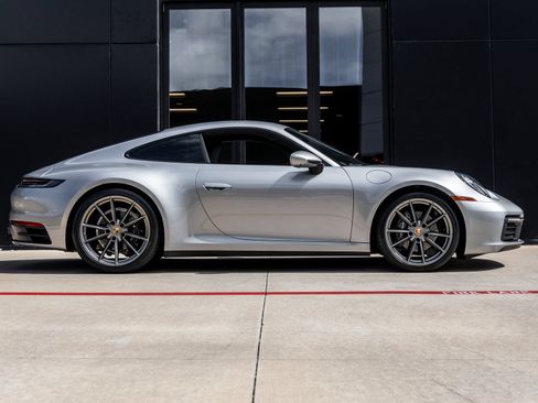 Certified 2024 Porsche 911 Carrera 4 AWD/4WD image 12
