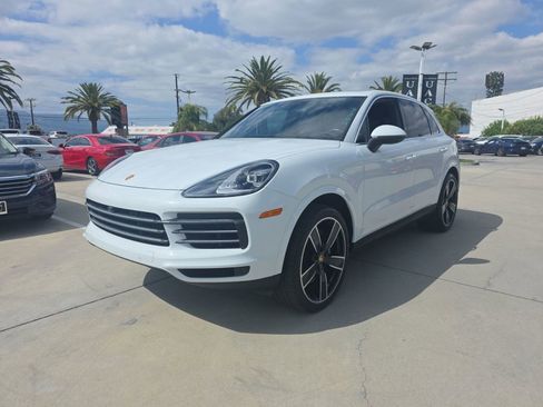 Used 2023 Porsche Cayenne w/ Premium Package AWD/4WD image 1