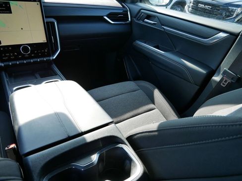 Used 2023 GMC Terrain SLT w/ Infotainment Package II image 15