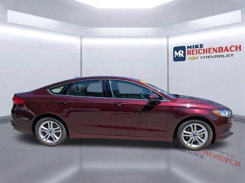 Used 2018 Ford Fusion SE w/ Fusion SE Technology Package image 3