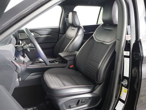 Used 2025 Ford Explorer ST-Line w/ ST-Line Street Pack AWD/4WD image 28