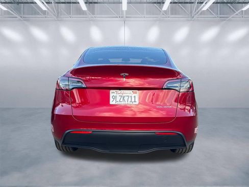 Used 2024 Tesla Model Y Long Range AWD/4WD image 5