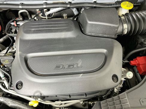 Used 2022 Chrysler Pacifica Limited FWD image 35