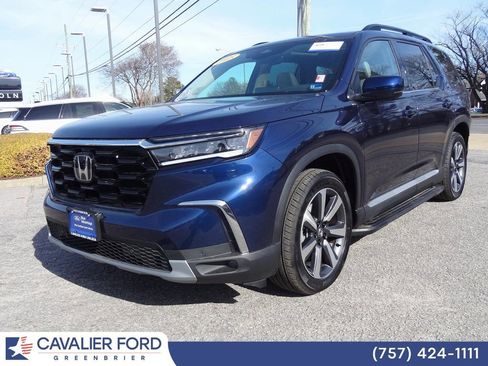 Used 2025 Honda Pilot Touring image 7