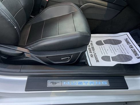 Used 2018 Ford Mustang GT Premium image 12