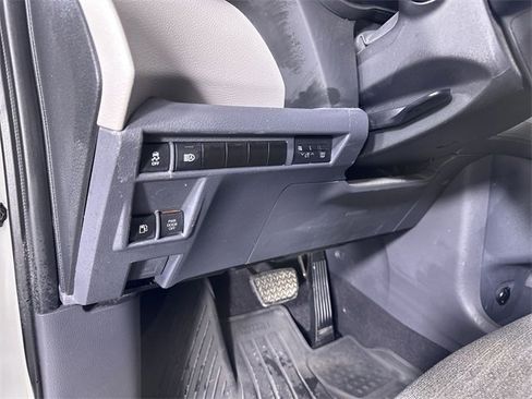 Used 2022 Toyota Sienna LE image 18