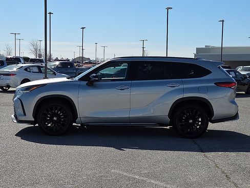 Used 2023 Toyota Highlander XSE image 3