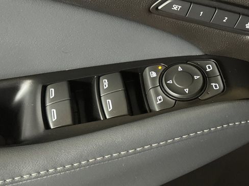 Used 2024 Buick Enclave Premium image 11