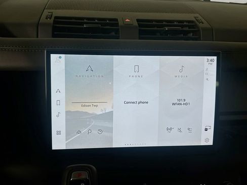 Used 2025 Land Rover Defender 110 X-Dynamic SE image 16