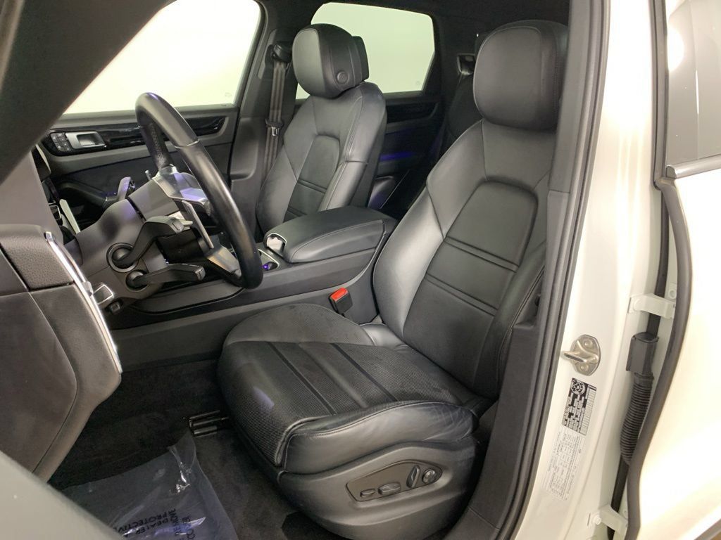 Used 2022 Porsche Cayenne AWD/4WD image 29