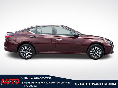 Used 2025 Nissan Altima 2.5 SV AWD/4WD image 2