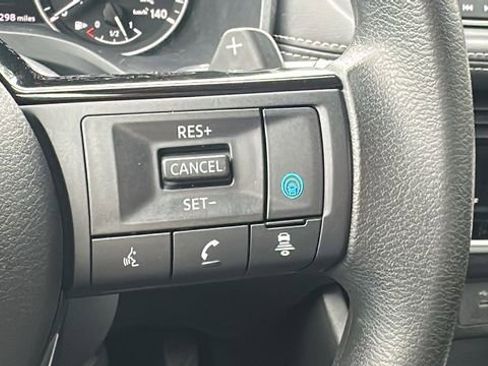 Used 2021 Nissan Rogue SV FWD image 25