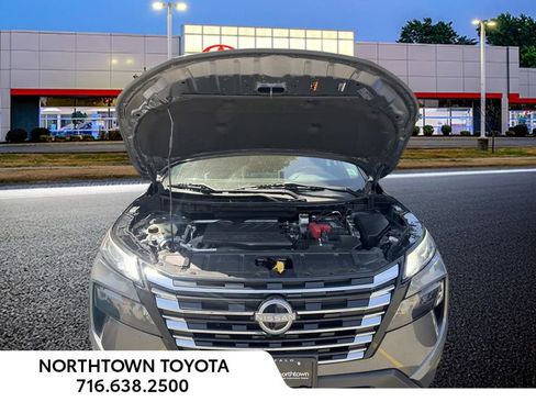 Used 2024 Nissan Rogue SV AWD/4WD image 14