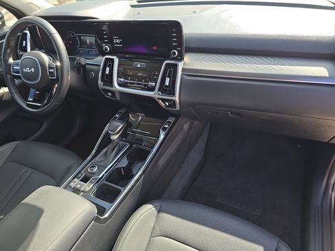 Certified 2022 Kia Sorento SX image 12
