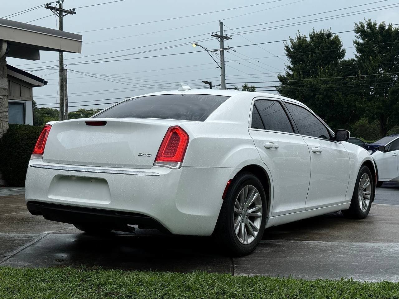 Used 2020 Chrysler 300 Touring w/ Driver Convenience Group RWD image 5